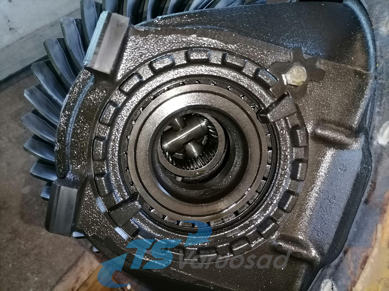Mercedes-Benz Reduktor HL 6/3 DCLS - 13 / 2,846 A0003504303 - Véglehajtás - Teherautó: 5 kép. Mercedes-Benz Reduktor HL 6/3 DCLS - 13 / 2,846 A0003504303 - Véglehajtás - Teherautó: 5 kép.