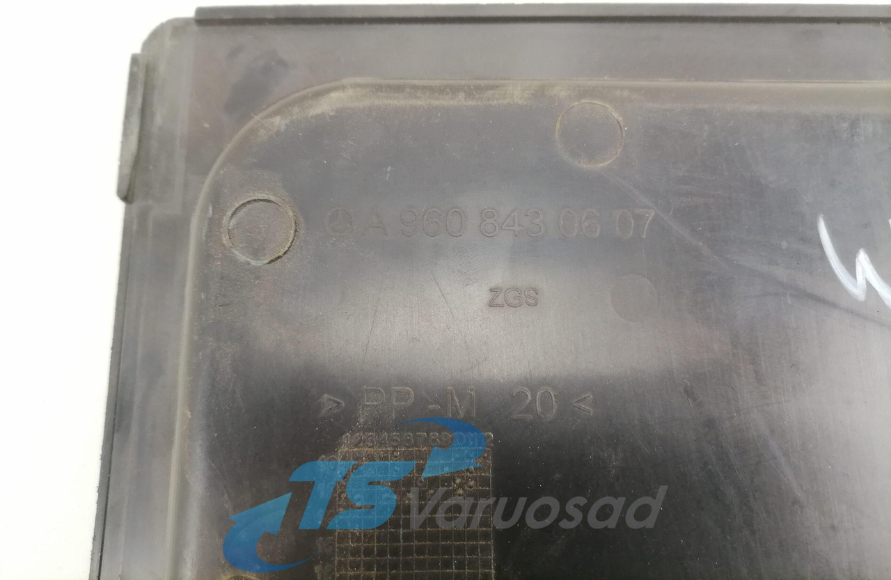 Mercedes-Benz Salongi plastik A9608430607 - Univerzális alkatrész - Teherautó: 3 kép. Mercedes-Benz Salongi plastik A9608430607 - Univerzális alkatrész - Teherautó: 3 kép.