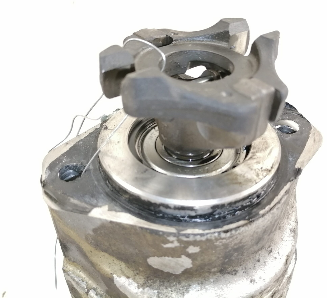 Mercedes-Benz Steering hydraulic pump A9604600280 - Szervószivattyú - Teherautó: 2 kép. Mercedes-Benz Steering hydraulic pump A9604600280 - Szervószivattyú - Teherautó: 2 kép.