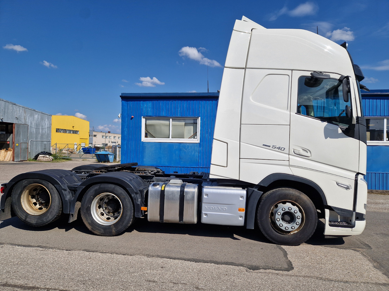 VOLVO FH full air + retarder - Nyergesvontató: 3 kép. VOLVO FH full air + retarder - Nyergesvontató: 3 kép.