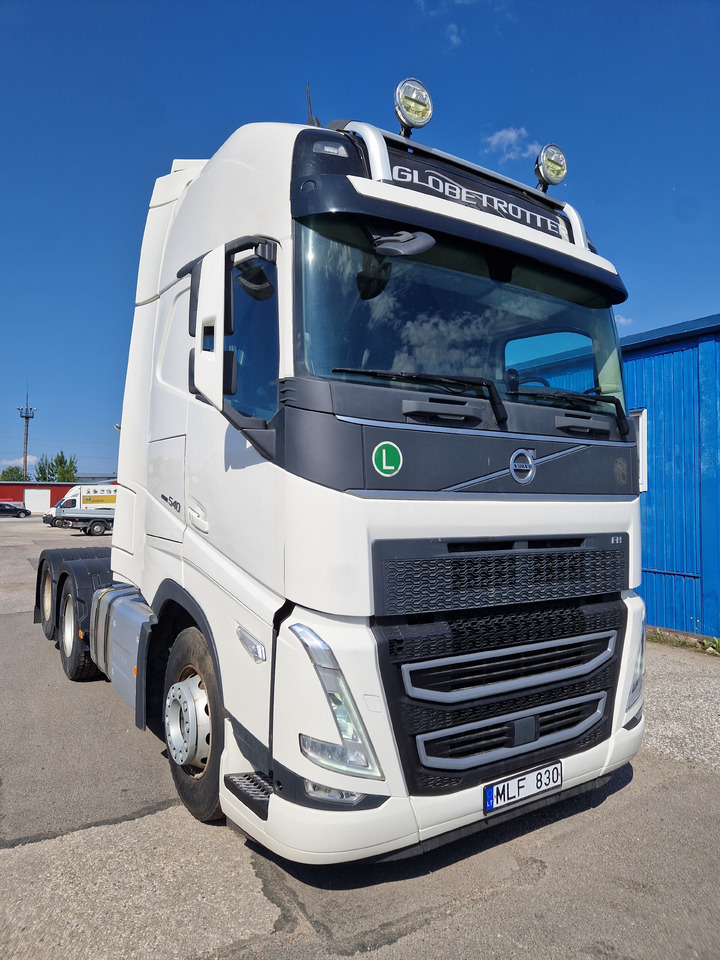 VOLVO FH full air + retarder - Nyergesvontató: 2 kép. VOLVO FH full air + retarder - Nyergesvontató: 2 kép.