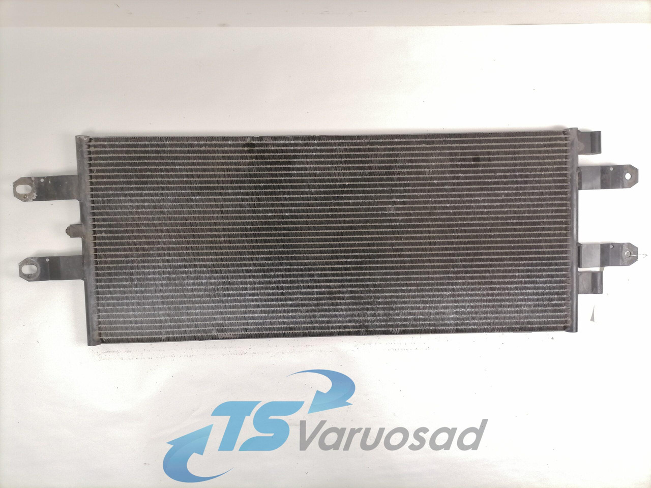 Scania A/C radiator 1921284 - Fűtés/ Szellőzés gep - Teherautó: 5 kép. Scania A/C radiator 1921284 - Fűtés/ Szellőzés gep - Teherautó: 5 kép.