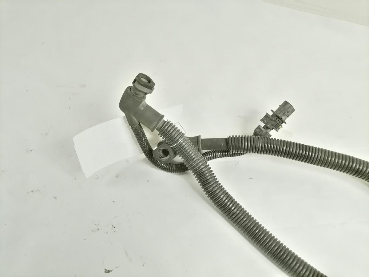 Scania ADBlue voolik 2432082 - Üzemanyagrendszer - Teherautó: 3 kép. Scania ADBlue voolik 2432082 - Üzemanyagrendszer - Teherautó: 3 kép.