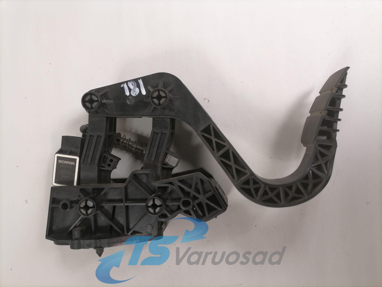 Scania Accelerator pedal 2395418 - Üzemanyagrendszer - Teherautó: 1 kép. Scania Accelerator pedal 2395418 - Üzemanyagrendszer - Teherautó: 1 kép.