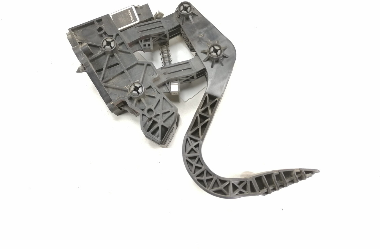 Scania Accelerator pedal 2395418 - Üzemanyagrendszer - Teherautó: 1 kép. Scania Accelerator pedal 2395418 - Üzemanyagrendszer - Teherautó: 1 kép.