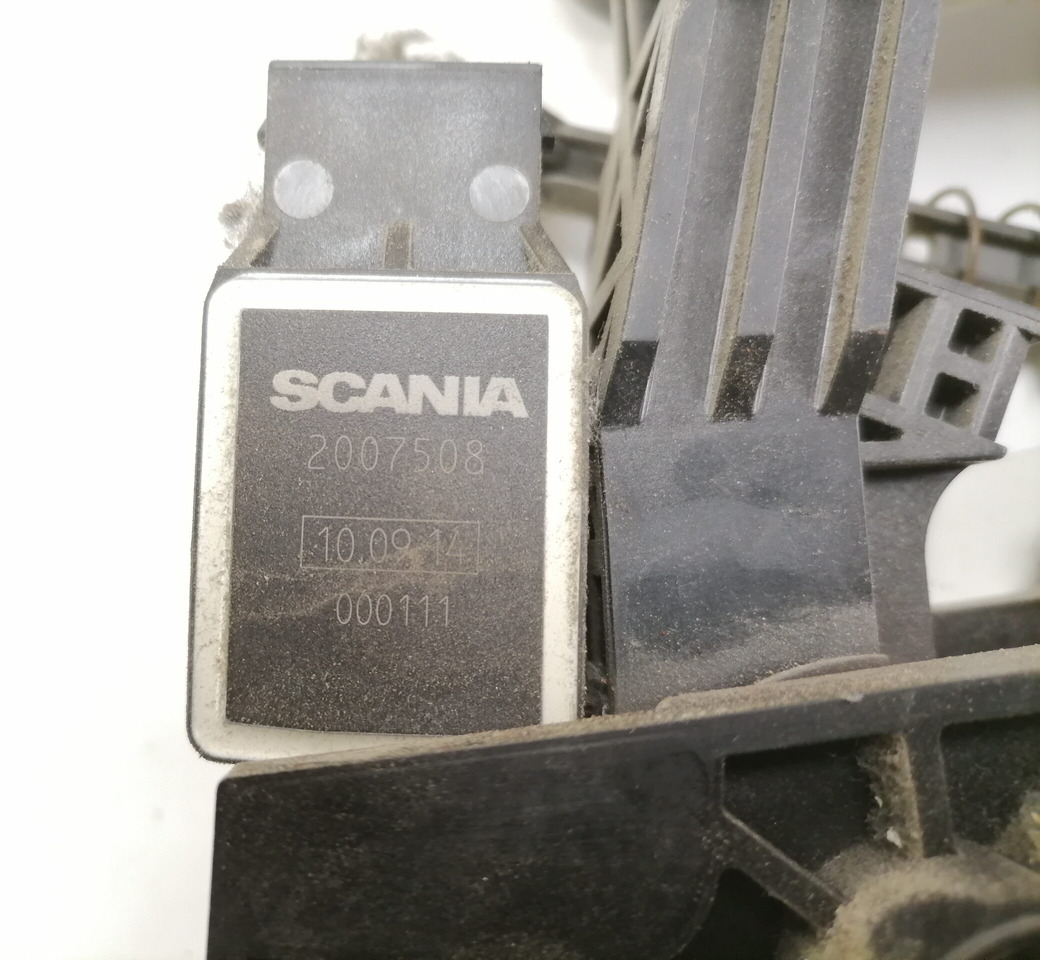 Scania Accelerator pedal 2395418 - Üzemanyagrendszer - Teherautó: 2 kép. Scania Accelerator pedal 2395418 - Üzemanyagrendszer - Teherautó: 2 kép.