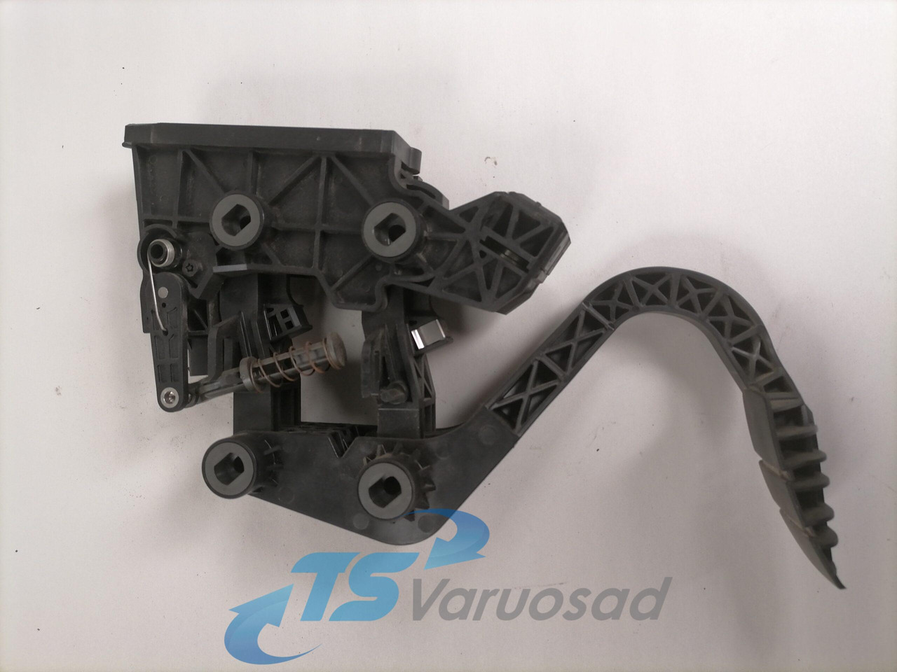 Scania Accelerator pedal 2395418 - Üzemanyagrendszer - Teherautó: 2 kép. Scania Accelerator pedal 2395418 - Üzemanyagrendszer - Teherautó: 2 kép.