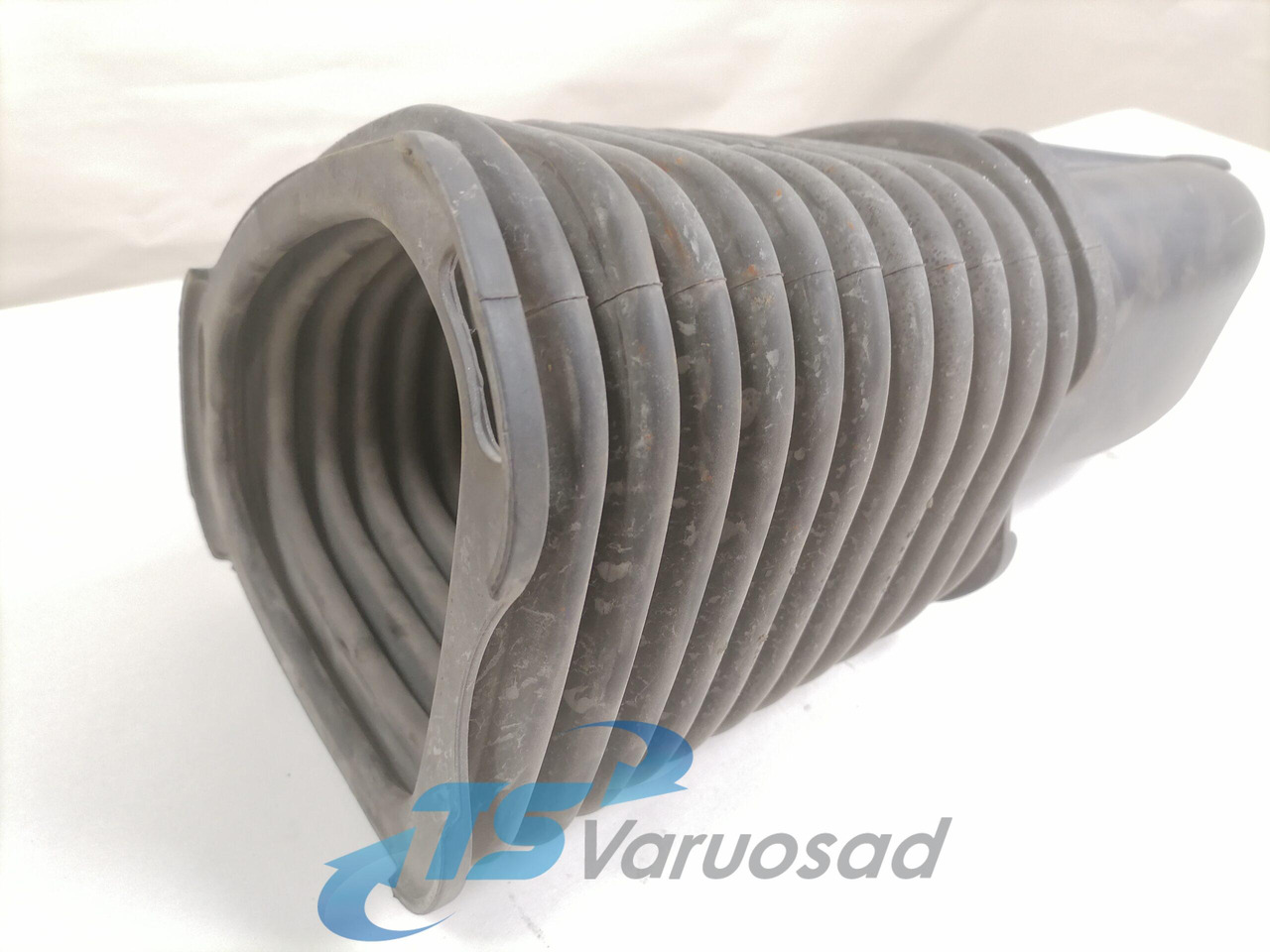 Scania Air intake 1472568 - Légbeszívó rendszer - Teherautó: 3 kép. Scania Air intake 1472568 - Légbeszívó rendszer - Teherautó: 3 kép.