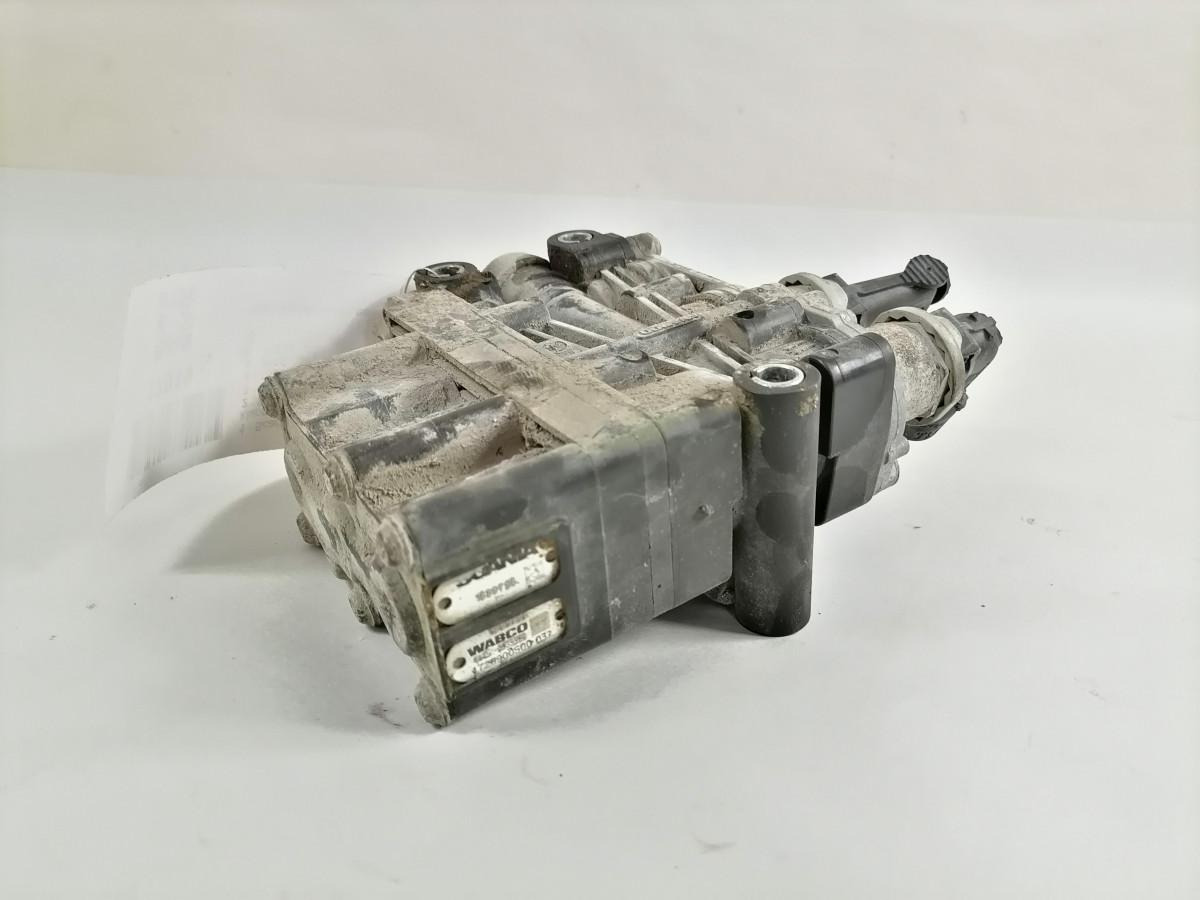 Scania Air suspension control valve, ECAS 1889796 - Fékszelep - Teherautó: 5 kép. Scania Air suspension control valve, ECAS 1889796 - Fékszelep - Teherautó: 5 kép.