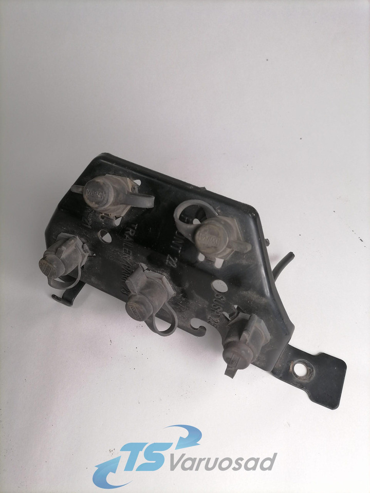 Scania Bracket 1722911 - Keret/ Alváz - Teherautó: 2 kép. Scania Bracket 1722911 - Keret/ Alváz - Teherautó: 2 kép.