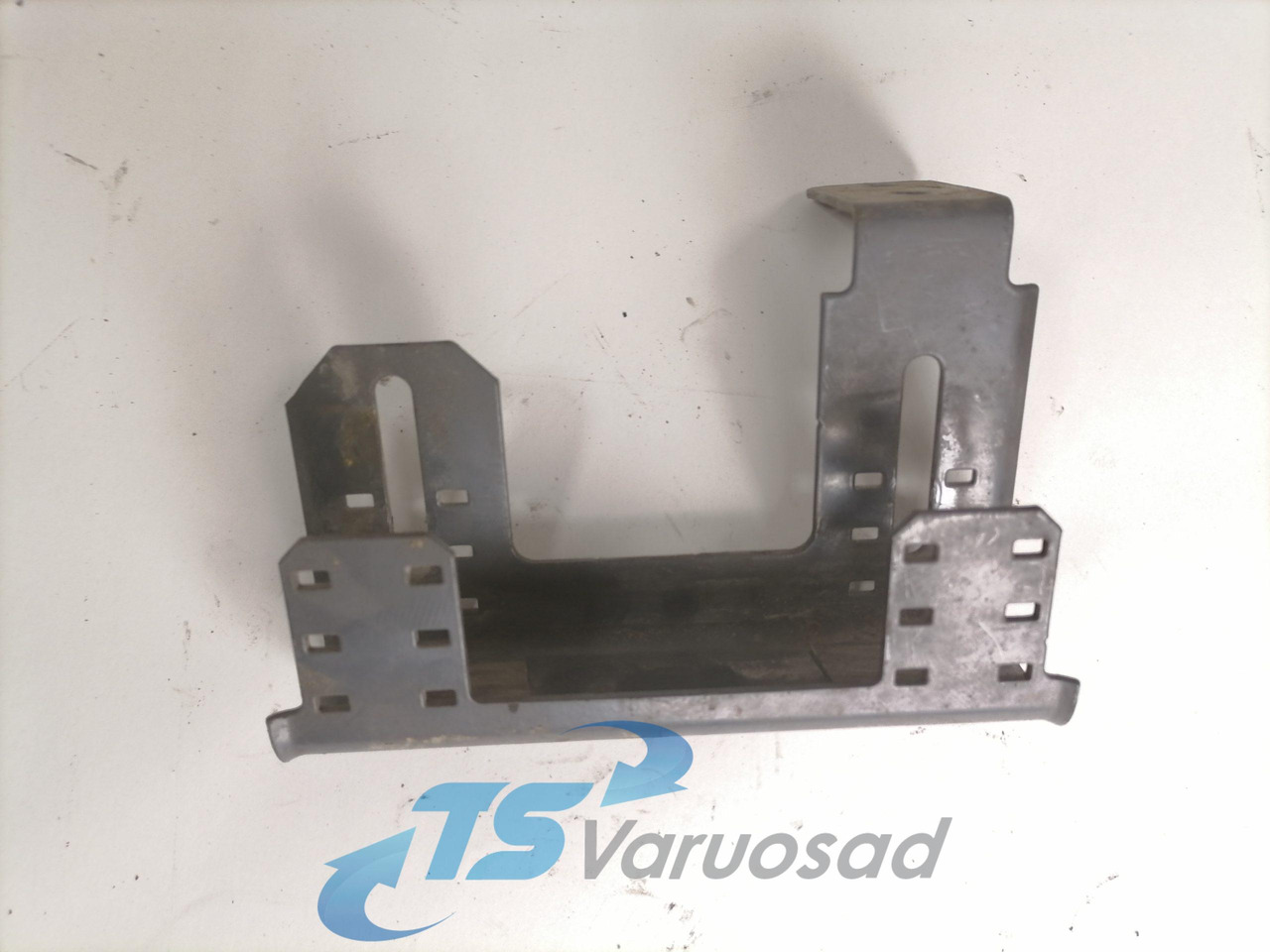 Scania Bracket 1747536 - Keret/ Alváz - Teherautó: 2 kép. Scania Bracket 1747536 - Keret/ Alváz - Teherautó: 2 kép.