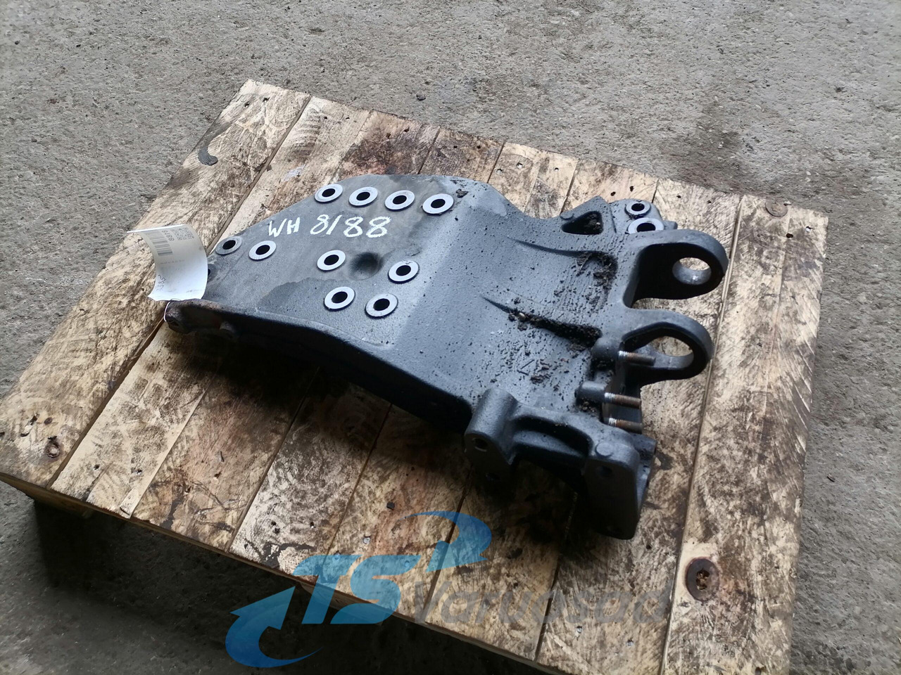 Scania Bracket 1846827 - Keret/ Alváz - Teherautó: 2 kép. Scania Bracket 1846827 - Keret/ Alváz - Teherautó: 2 kép.