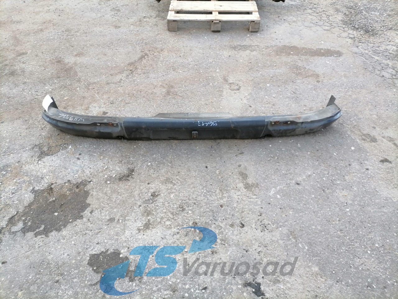 Scania Bumper 1422843 - Lökhárító - Teherautó: 1 kép. Scania Bumper 1422843 - Lökhárító - Teherautó: 1 kép.