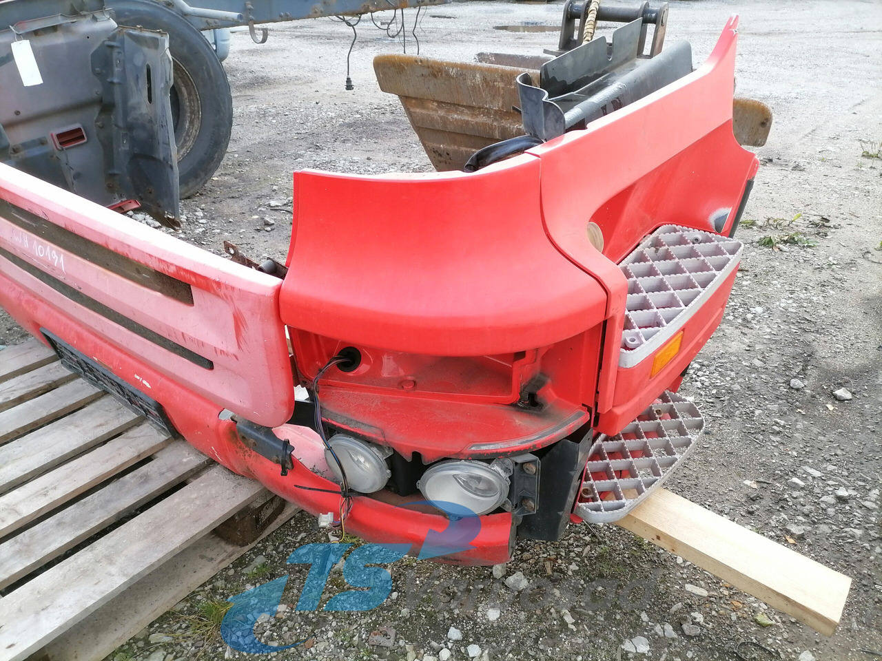 Scania Bumper 1731206 - Lökhárító - Teherautó: 5 kép. Scania Bumper 1731206 - Lökhárító - Teherautó: 5 kép.