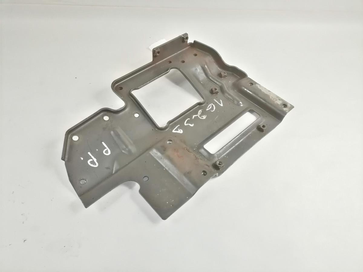 Scania Bumper bracket 1915256 - Lökhárító - Teherautó: 3 kép. Scania Bumper bracket 1915256 - Lökhárító - Teherautó: 3 kép.