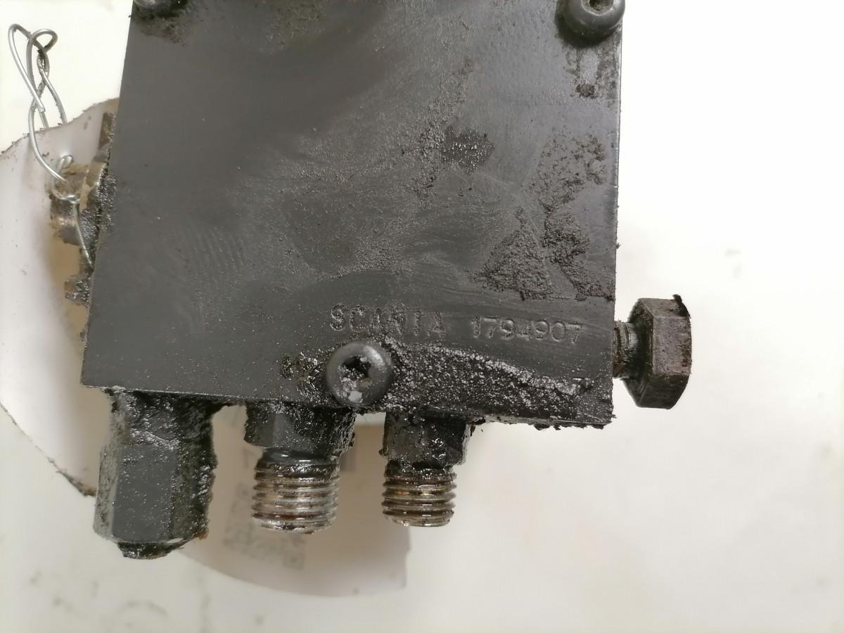 Scania Cab tilting pump 1794907 - Fülke felfüggesztés - Teherautó: 5 kép. Scania Cab tilting pump 1794907 - Fülke felfüggesztés - Teherautó: 5 kép.