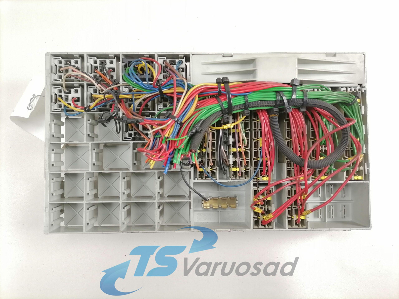 Scania Central electric unit 1775796 - Biztosíték - Teherautó: 2 kép. Scania Central electric unit 1775796 - Biztosíték - Teherautó: 2 kép.