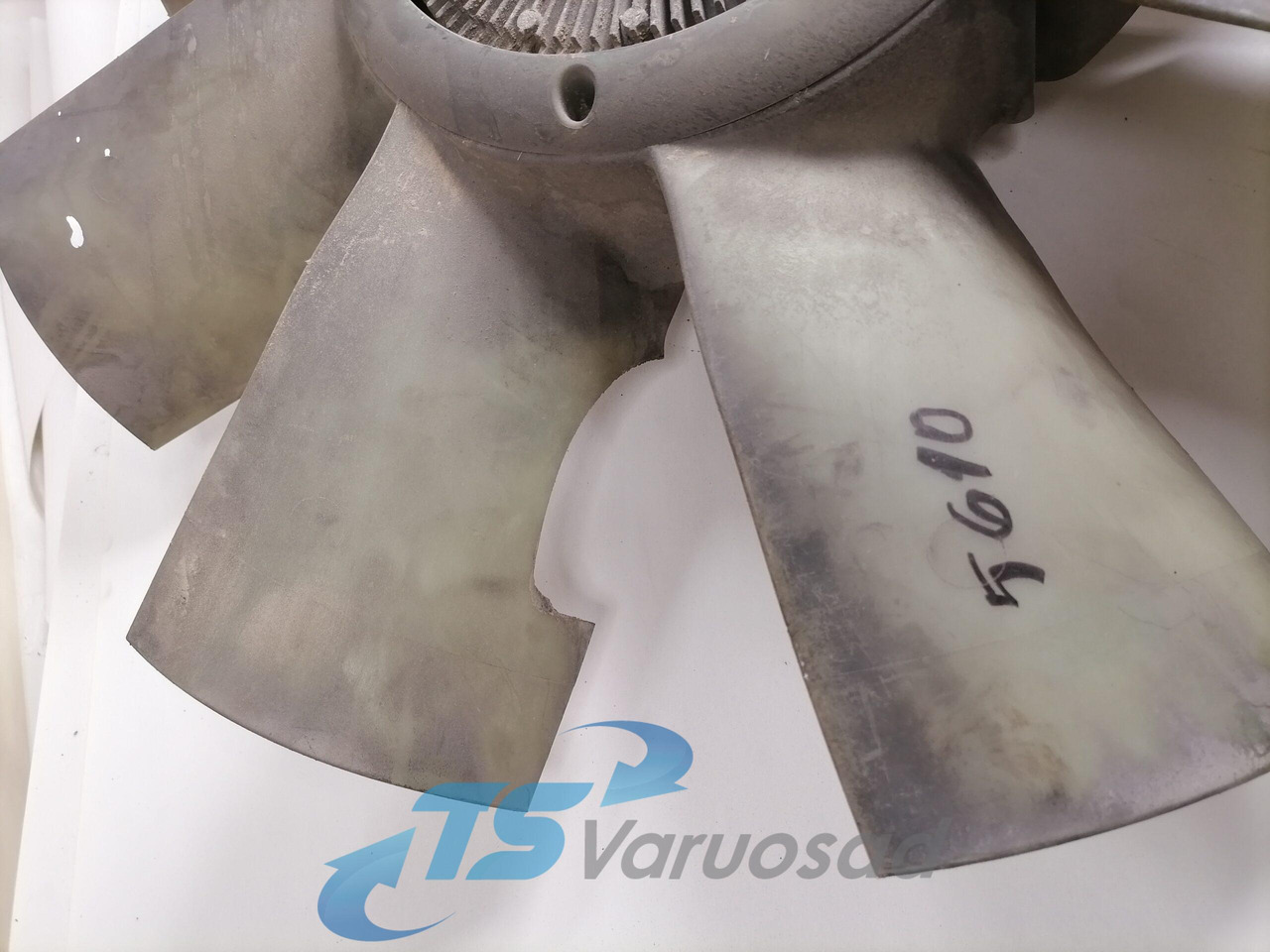 Scania Cooling fan 1392261 - Ventilátor - Teherautó: 5 kép. Scania Cooling fan 1392261 - Ventilátor - Teherautó: 5 kép.