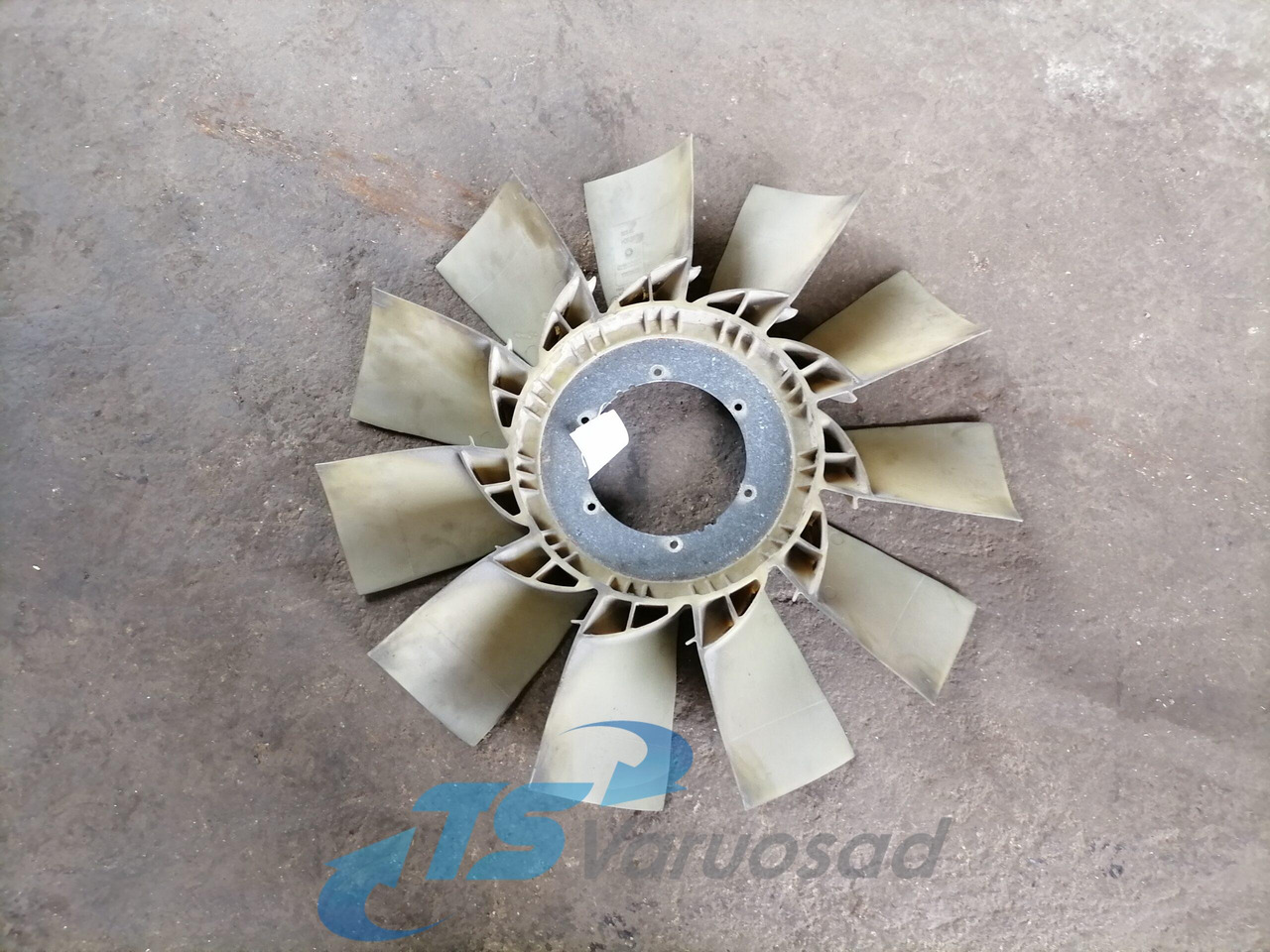 Scania Cooling fan 1757672 - Ventilátor - Teherautó: 2 kép. Scania Cooling fan 1757672 - Ventilátor - Teherautó: 2 kép.