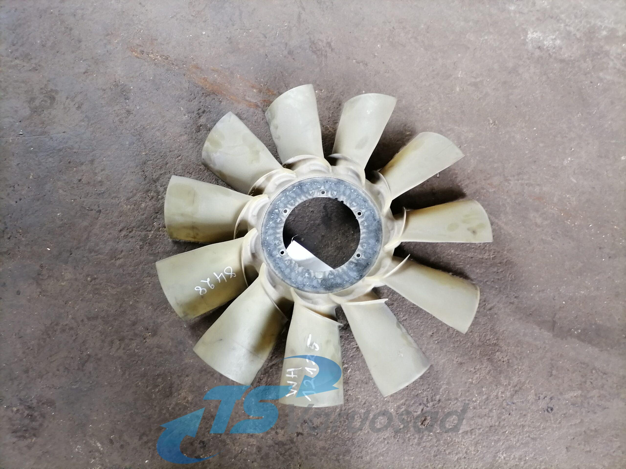 Scania Cooling fan 1757672 - Ventilátor - Teherautó: 1 kép. Scania Cooling fan 1757672 - Ventilátor - Teherautó: 1 kép.