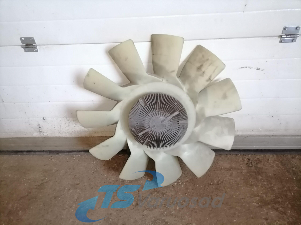 Scania Cooling fan 2035612 - Ventilátor - Teherautó: 1 kép. Scania Cooling fan 2035612 - Ventilátor - Teherautó: 1 kép.