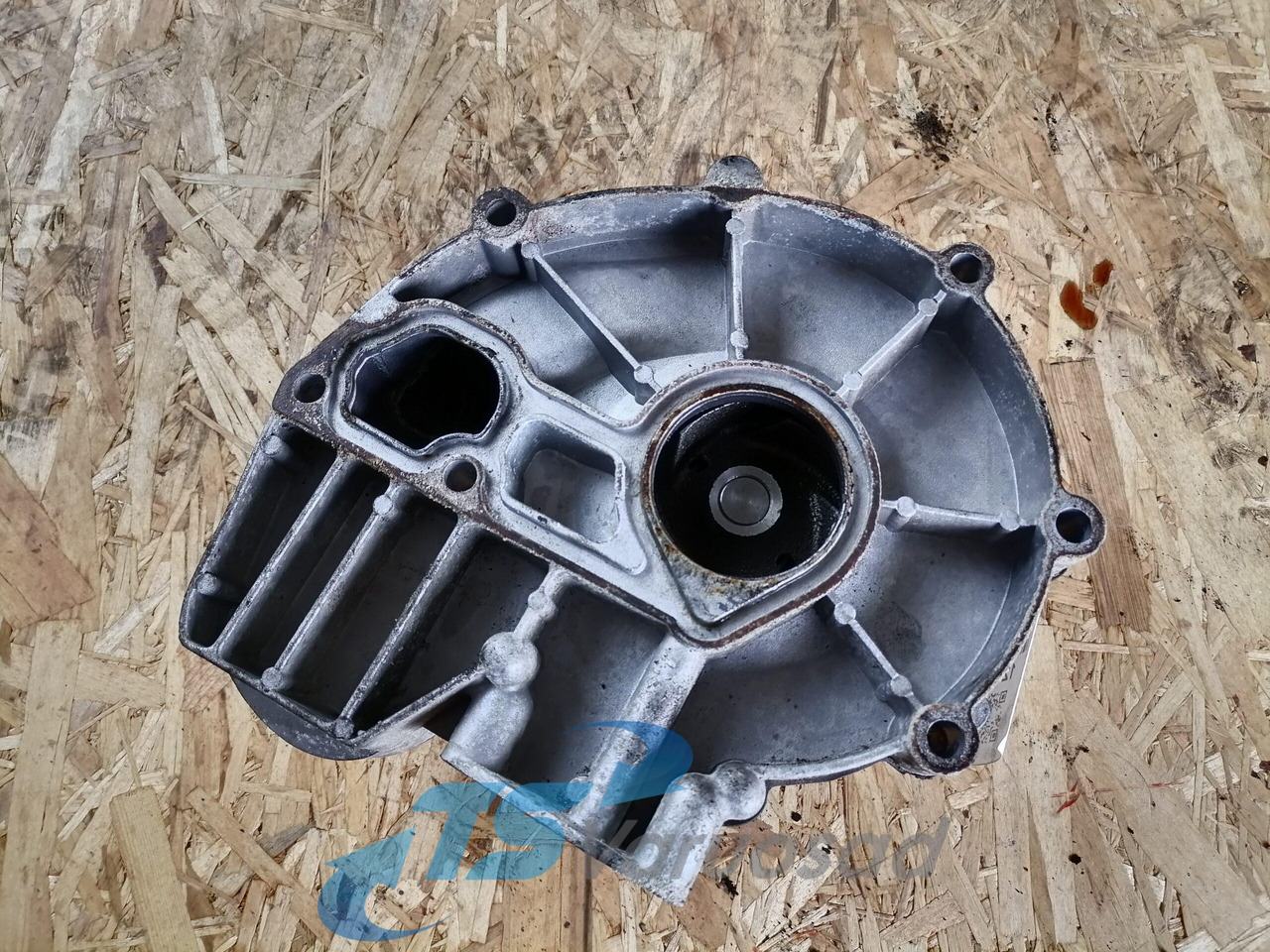 Scania Cooling pump 1896752 - Hűtőfolyadék szivattyú - Teherautó: 2 kép. Scania Cooling pump 1896752 - Hűtőfolyadék szivattyú - Teherautó: 2 kép.