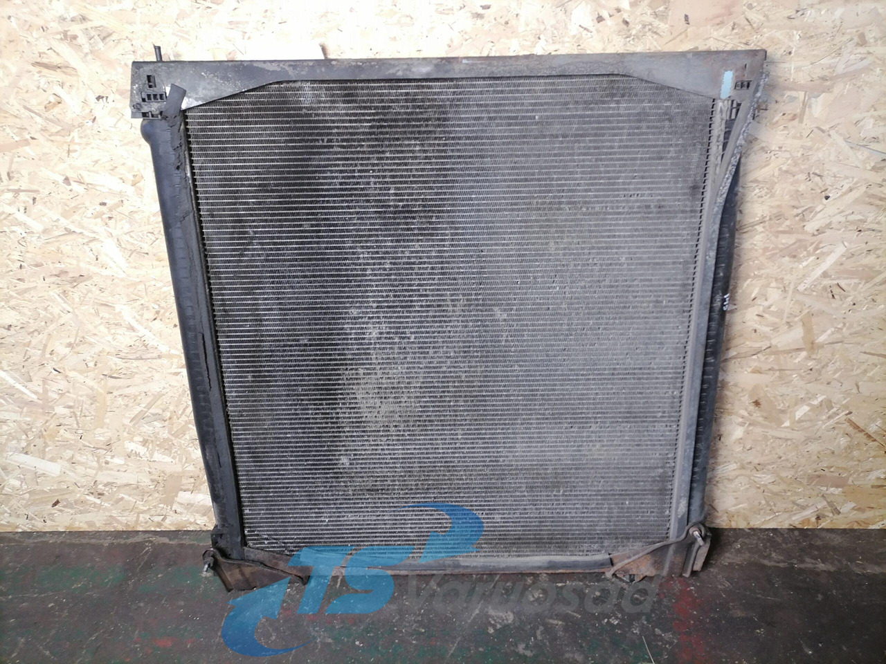 Scania Cooling radiator 1764886 - Radiátor - Teherautó: 2 kép. Scania Cooling radiator 1764886 - Radiátor - Teherautó: 2 kép.