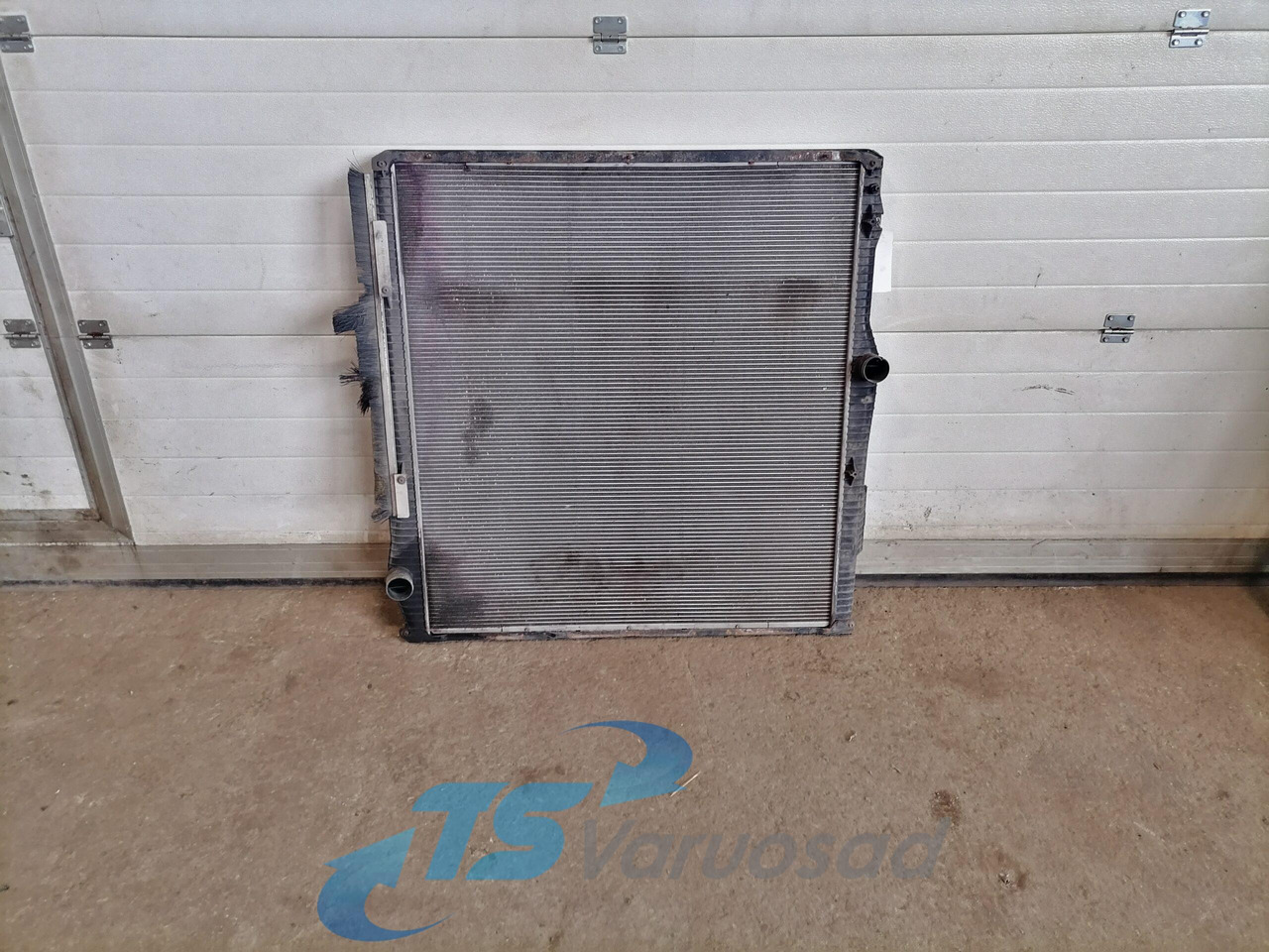 Scania Cooling radiator 1781365 - Radiátor - Teherautó: 2 kép. Scania Cooling radiator 1781365 - Radiátor - Teherautó: 2 kép.