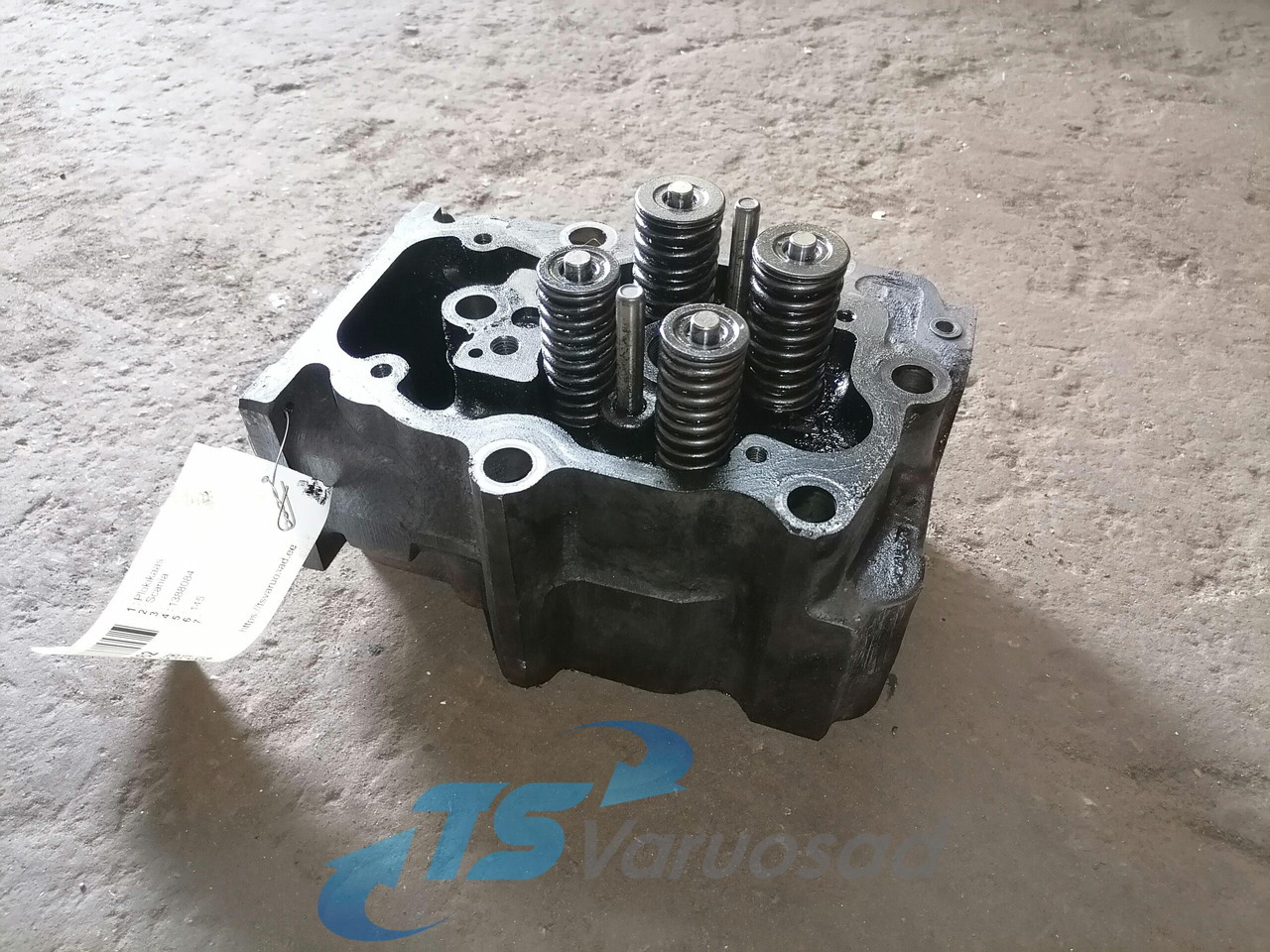 Scania Cylinder head 1388084 - Motor fej - Teherautó: 1 kép. Scania Cylinder head 1388084 - Motor fej - Teherautó: 1 kép.