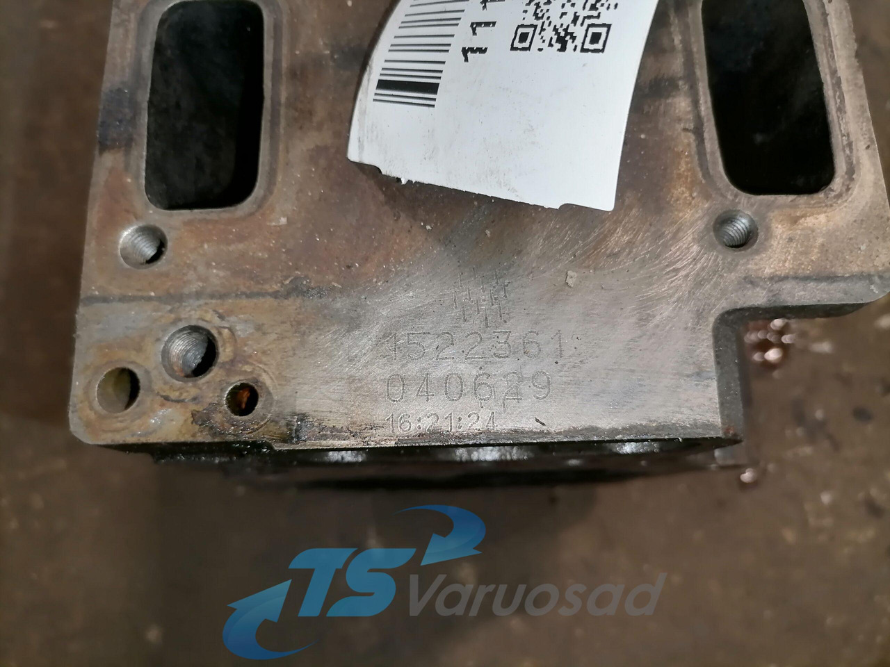 Scania Cylinder head, HPI 1522361 - Motor fej - Teherautó: 3 kép. Scania Cylinder head, HPI 1522361 - Motor fej - Teherautó: 3 kép.