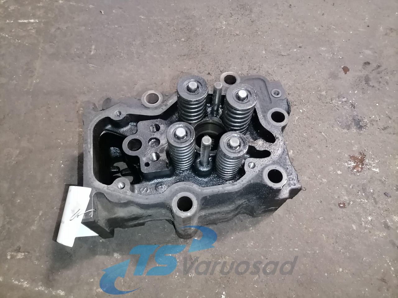 Scania Cylinder head, HPI 1522361 - Motor fej - Teherautó: 1 kép. Scania Cylinder head, HPI 1522361 - Motor fej - Teherautó: 1 kép.