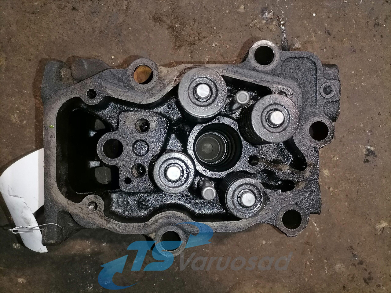 Scania Cylinder head, HPI 1522361 - Motor fej - Teherautó: 3 kép. Scania Cylinder head, HPI 1522361 - Motor fej - Teherautó: 3 kép.