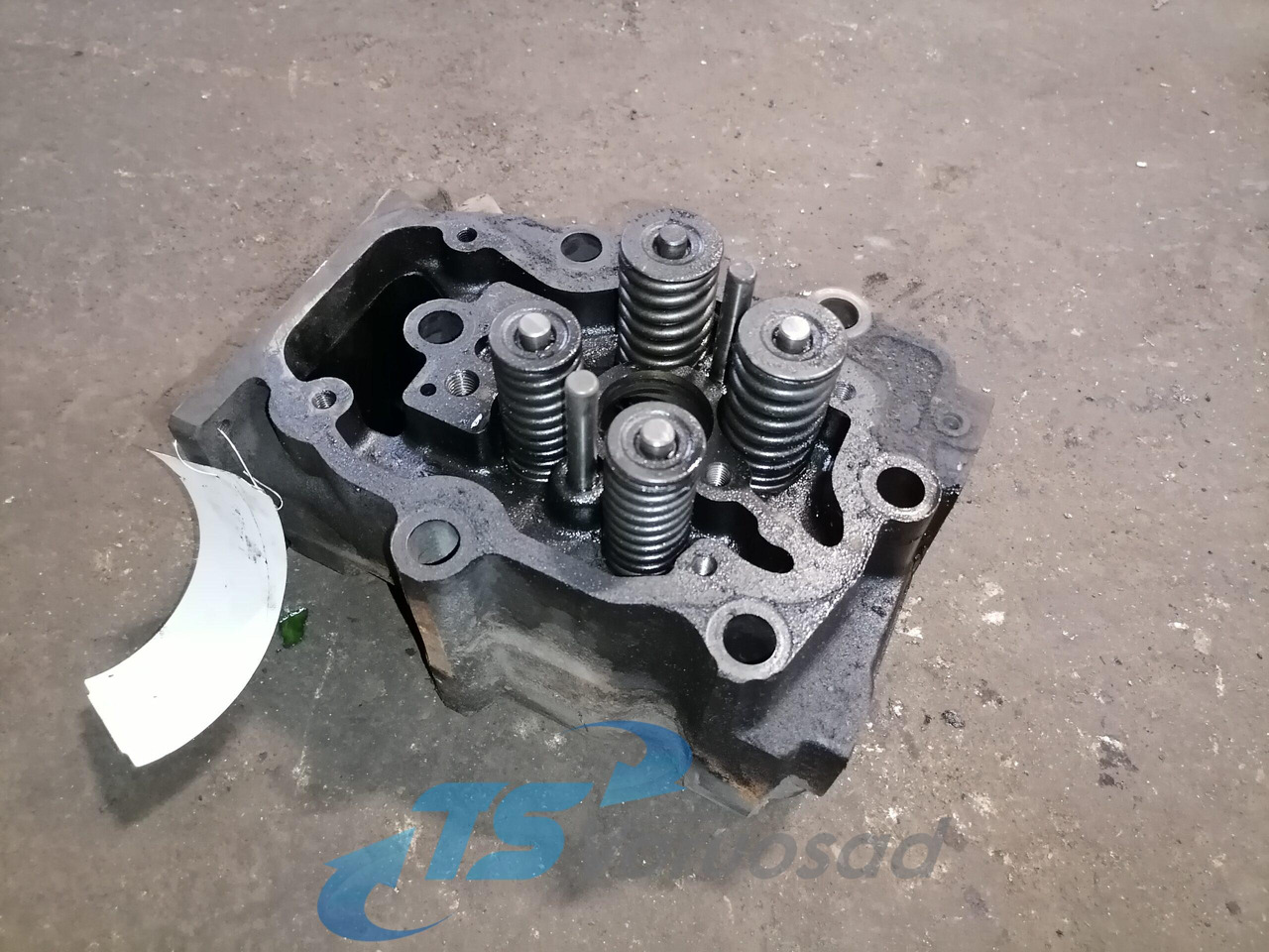 Scania Cylinder head, HPI 1522361 - Motor fej - Teherautó: 1 kép. Scania Cylinder head, HPI 1522361 - Motor fej - Teherautó: 1 kép.