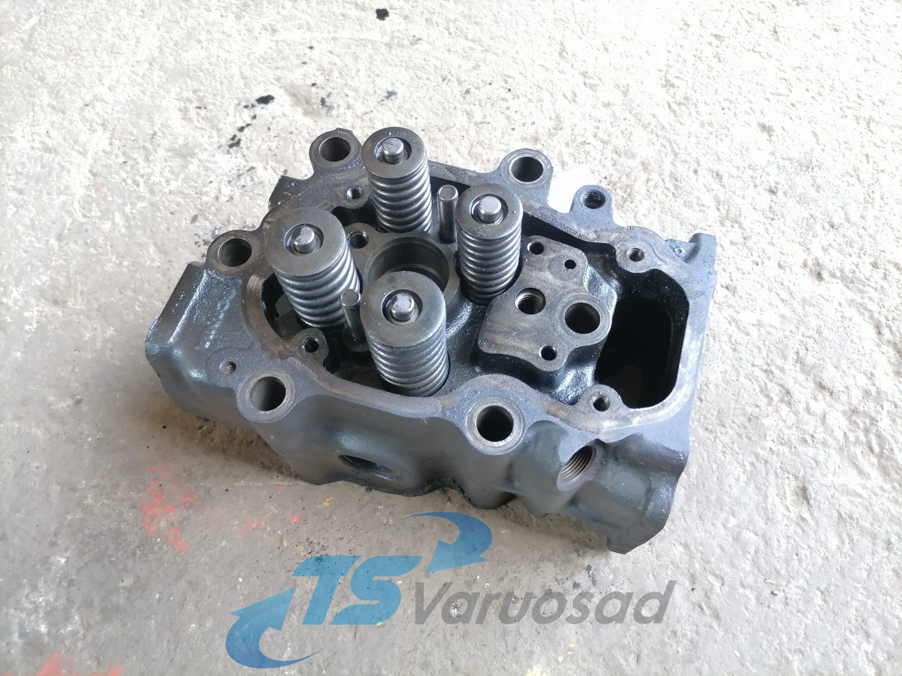 Scania Cylinder head, XPI 1874583 - Motor fej - Teherautó: 1 kép. Scania Cylinder head, XPI 1874583 - Motor fej - Teherautó: 1 kép.