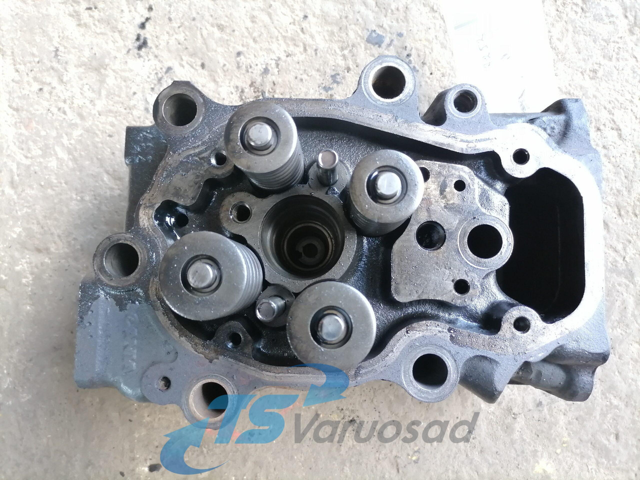 Scania Cylinder head, XPI 1874583 - Motor fej - Teherautó: 4 kép. Scania Cylinder head, XPI 1874583 - Motor fej - Teherautó: 4 kép.