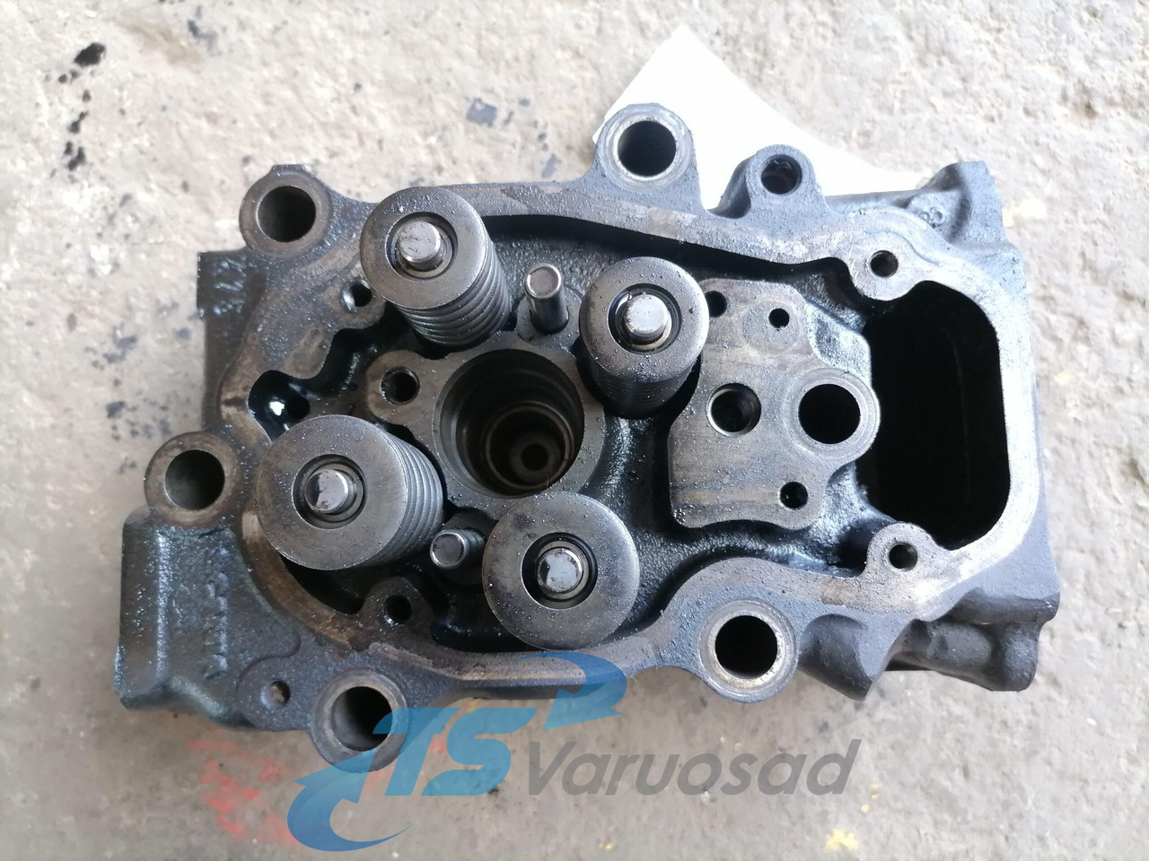 Scania Cylinder head, XPI 1874583 - Motor fej - Teherautó: 2 kép. Scania Cylinder head, XPI 1874583 - Motor fej - Teherautó: 2 kép.