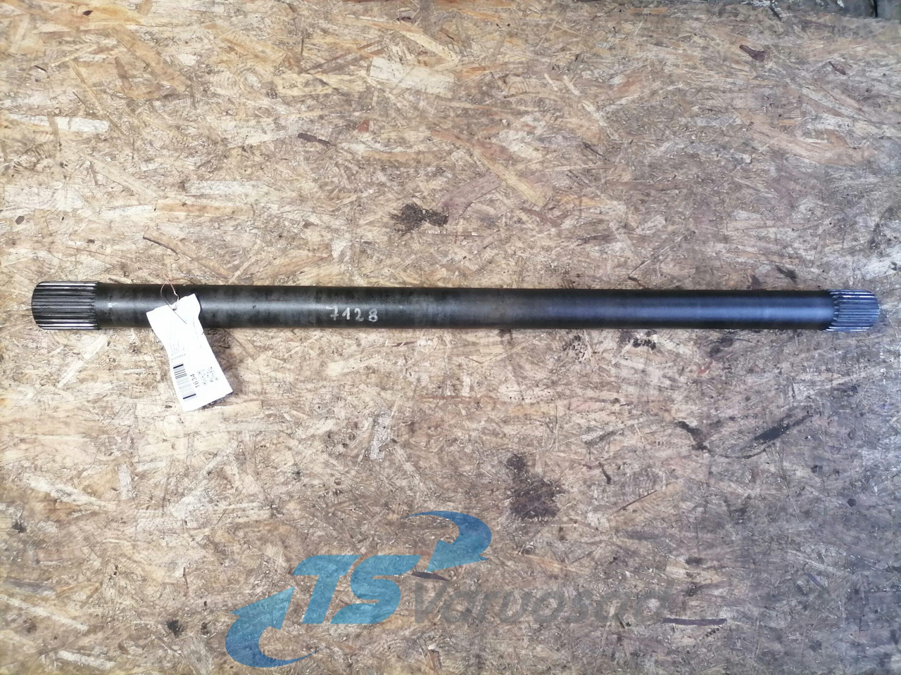 Scania Drive shaft 1315681 - Féltengely - Teherautó: 2 kép. Scania Drive shaft 1315681 - Féltengely - Teherautó: 2 kép.