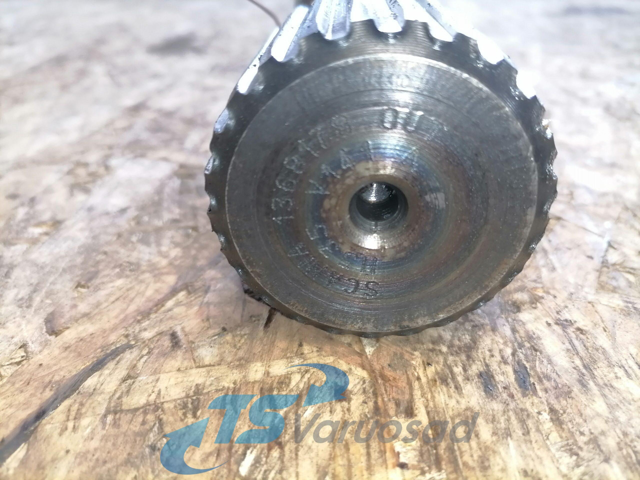 Scania Drive shaft 1368176 - Féltengely - Teherautó: 4 kép. Scania Drive shaft 1368176 - Féltengely - Teherautó: 4 kép.