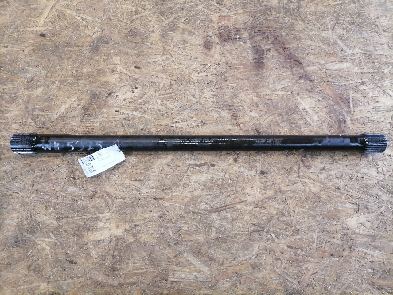 Scania Drive shaft 1368178 - Féltengely - Teherautó: 2 kép. Scania Drive shaft 1368178 - Féltengely - Teherautó: 2 kép.