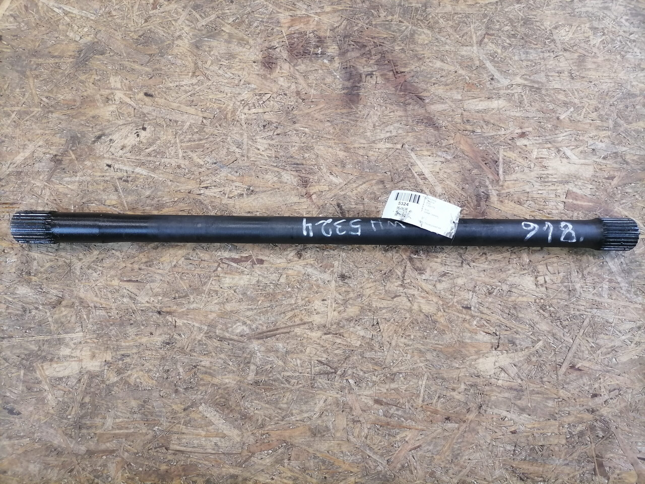 Scania Drive shaft 1368178 - Féltengely - Teherautó: 2 kép. Scania Drive shaft 1368178 - Féltengely - Teherautó: 2 kép.