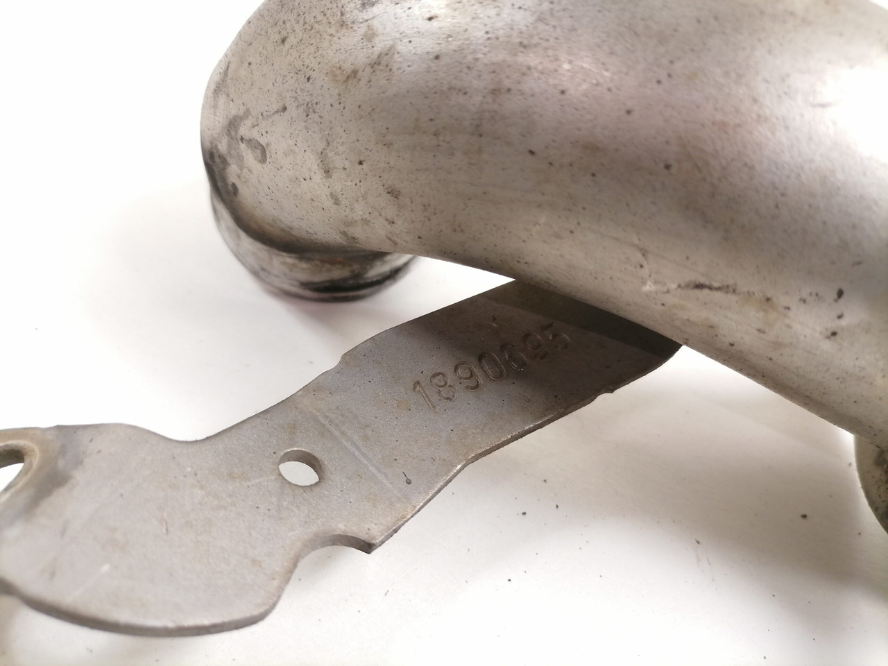 Scania EGR pipe 1890695 - Kipufogórendszer - Teherautó: 4 kép. Scania EGR pipe 1890695 - Kipufogórendszer - Teherautó: 4 kép.