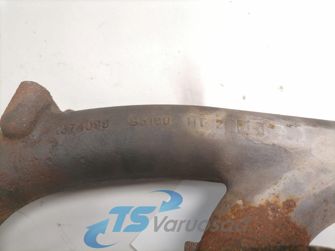 Scania Exhaust mainfold 1374099 - Kipufogó leömlő - Teherautó: 3 kép. Scania Exhaust mainfold 1374099 - Kipufogó leömlő - Teherautó: 3 kép.