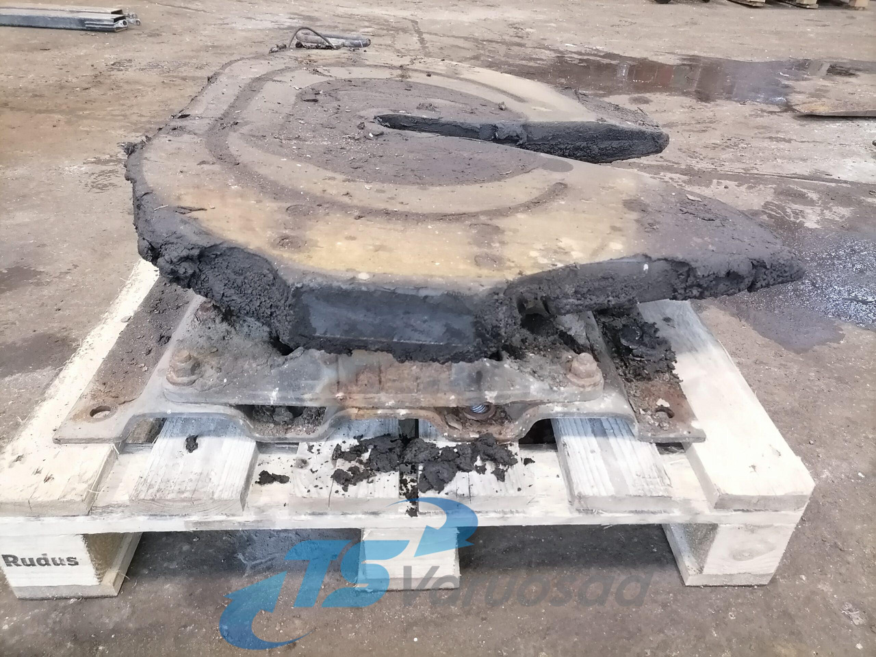 Scania Fifht wheel 1353631 - Nyereg - Teherautó: 2 kép. Scania Fifht wheel 1353631 - Nyereg - Teherautó: 2 kép.