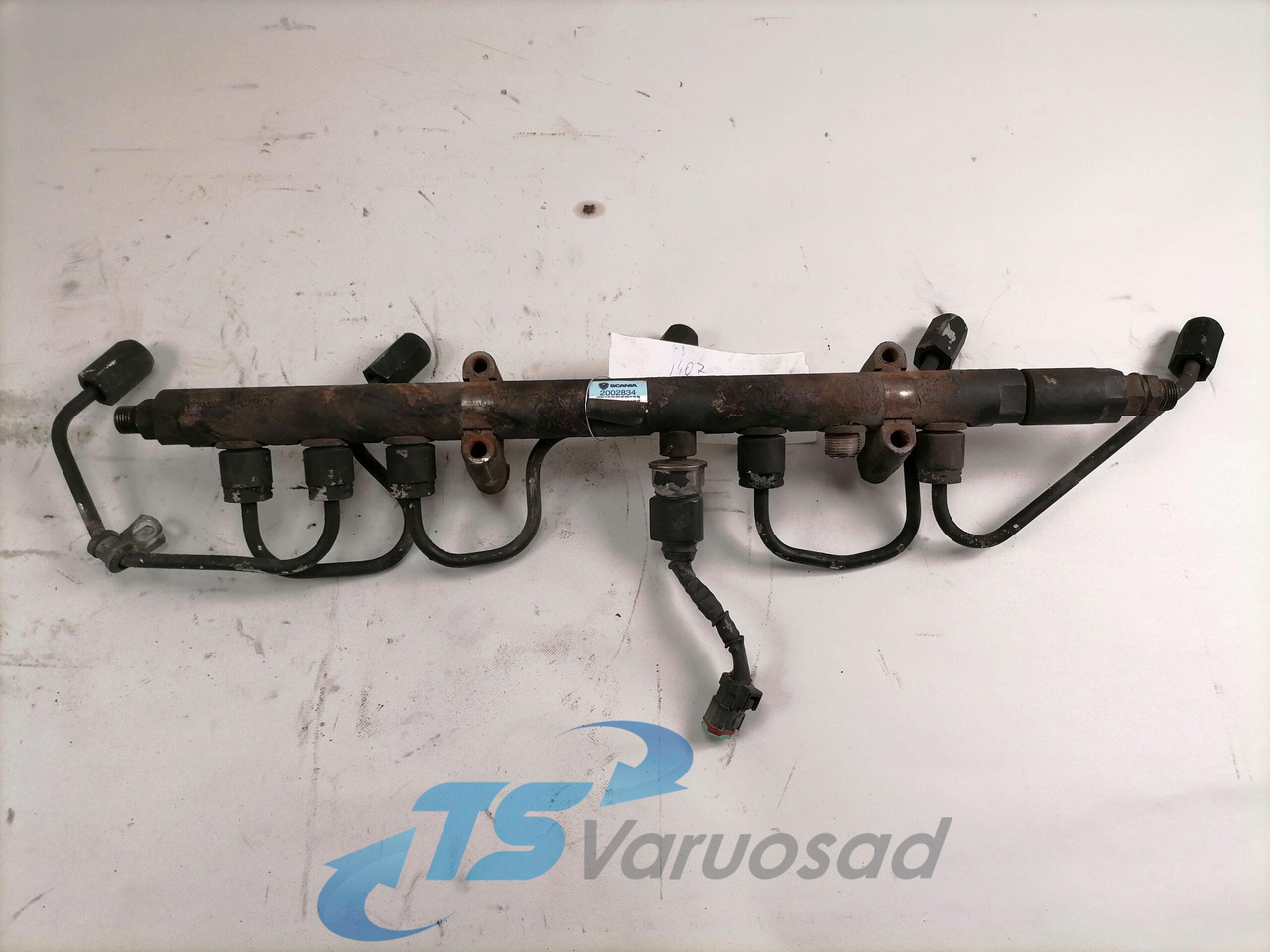 Scania Fuel collector 2002834 - Üzemanyagrendszer - Teherautó: 2 kép. Scania Fuel collector 2002834 - Üzemanyagrendszer - Teherautó: 2 kép.