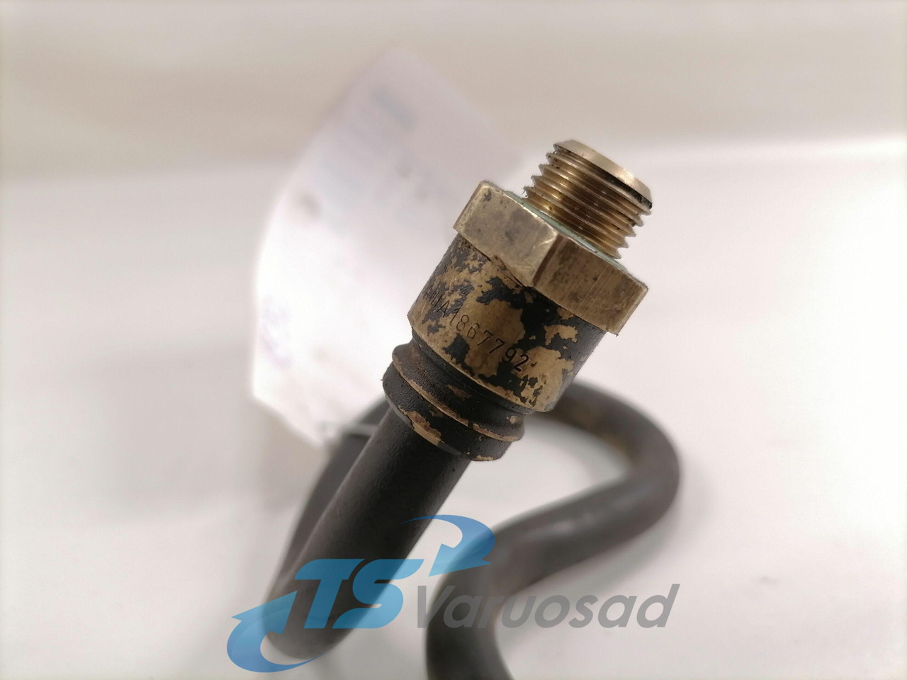 Scania Fuel pipe 1733241 - Üzemanyagrendszer - Teherautó: 2 kép. Scania Fuel pipe 1733241 - Üzemanyagrendszer - Teherautó: 2 kép.