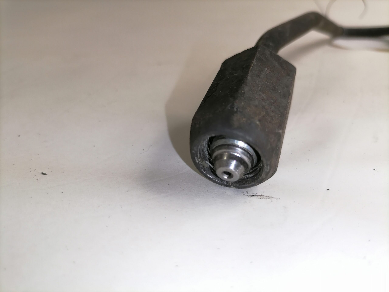 Scania Fuel pipe 1860541 - Üzemanyagrendszer - Teherautó: 2 kép. Scania Fuel pipe 1860541 - Üzemanyagrendszer - Teherautó: 2 kép.