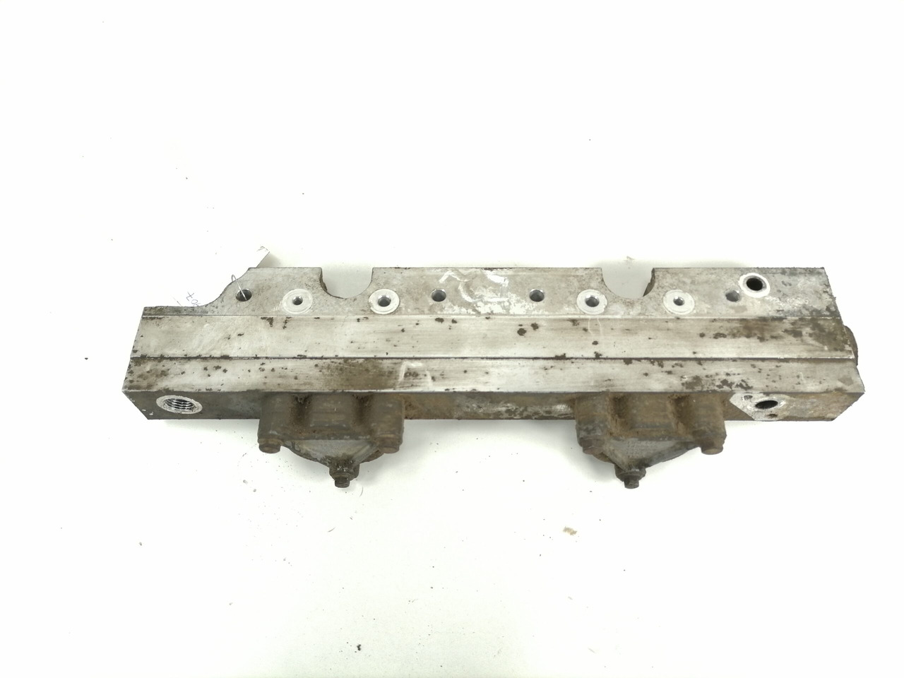 Scania Fuel valve 1528726 - Üzemanyagrendszer - Teherautó: 3 kép. Scania Fuel valve 1528726 - Üzemanyagrendszer - Teherautó: 3 kép.