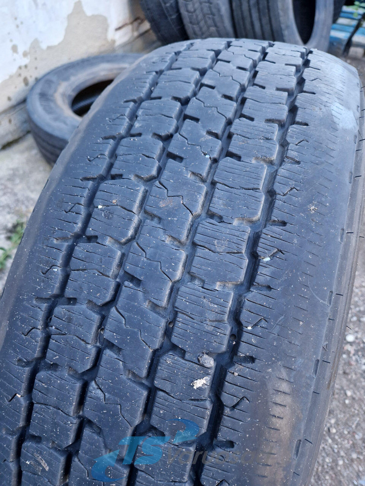 Scania Fulda WinterControl 315/70 R22,5 31570R225 - Gumiabroncsok és felnik - Teherautó: 2 kép. Scania Fulda WinterControl 315/70 R22,5 31570R225 - Gumiabroncsok és felnik - Teherautó: 2 kép.