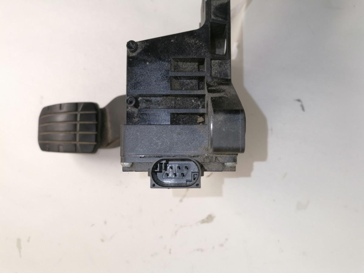 Scania Gaasipedaal 2055138 - Üzemanyagrendszer - Teherautó: 4 kép. Scania Gaasipedaal 2055138 - Üzemanyagrendszer - Teherautó: 4 kép.