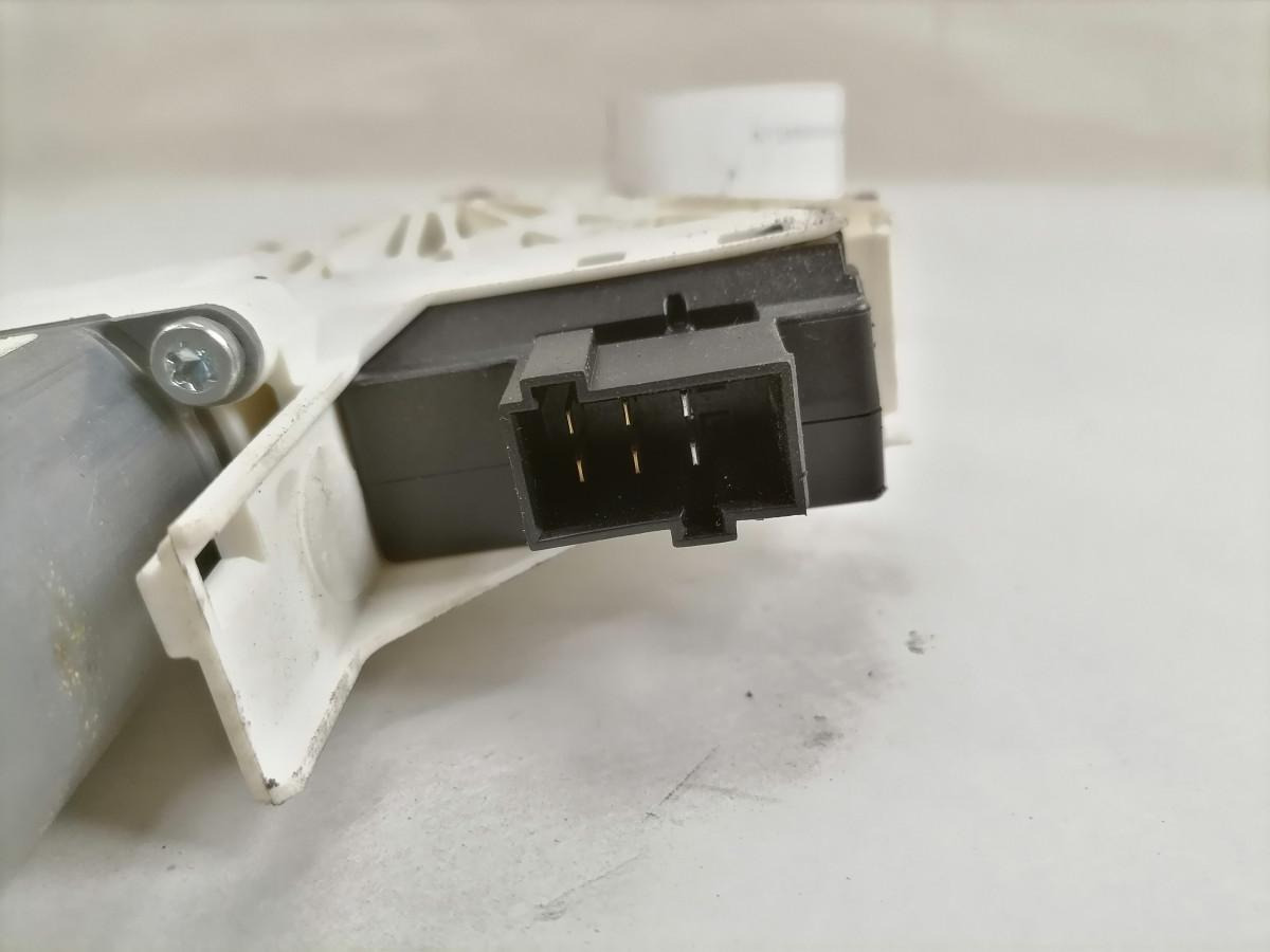 Scania Glass lift 2076264 - Ablak és alkatrészek - Teherautó: 4 kép. Scania Glass lift 2076264 - Ablak és alkatrészek - Teherautó: 4 kép.